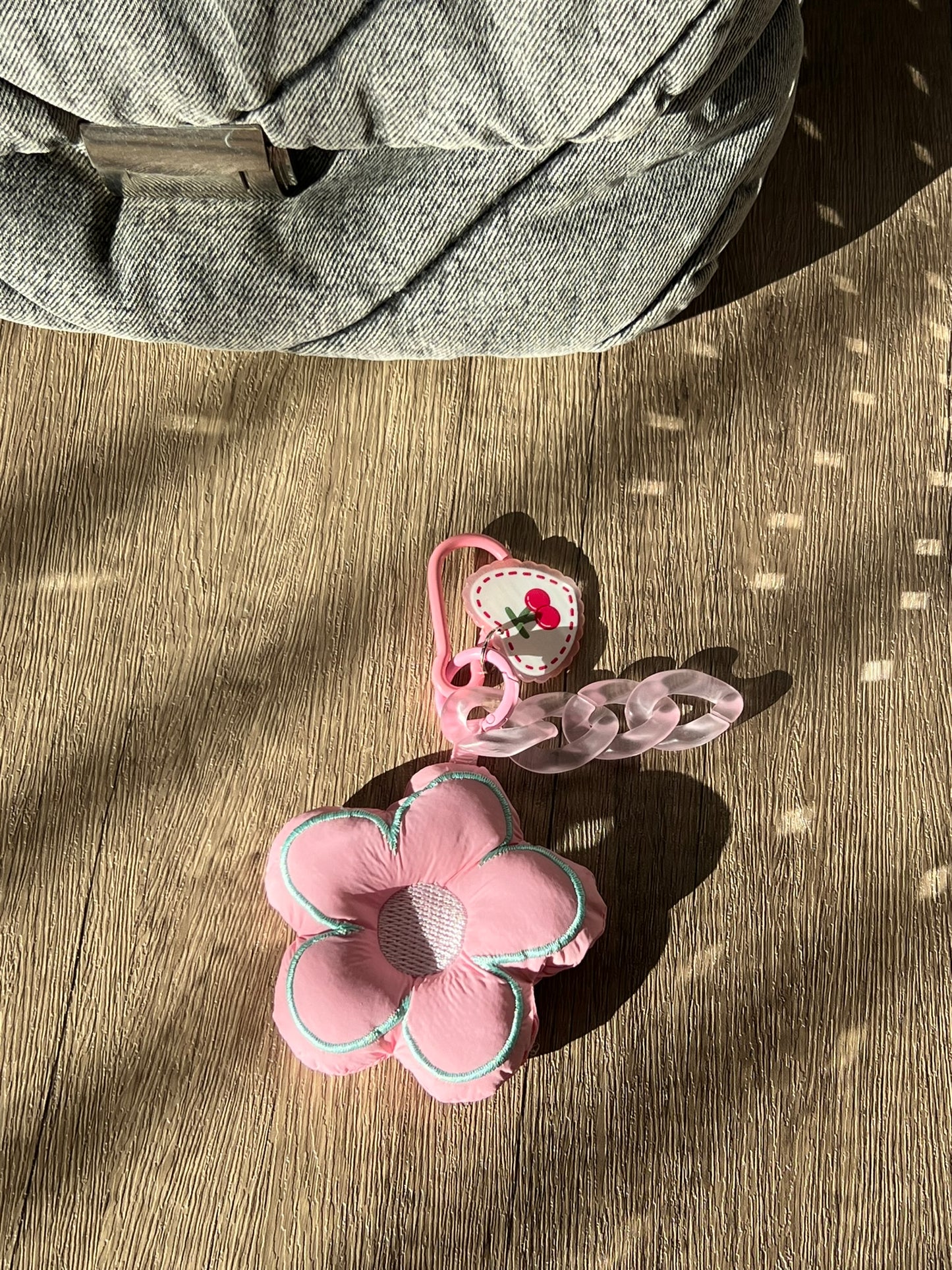 Pastel Checkered Daisy Keychain