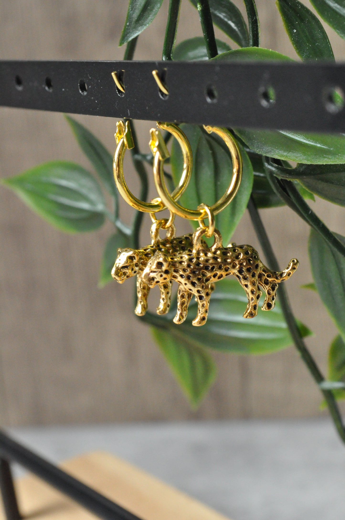 Antique Gold Retro Leopard Dangle Earrings