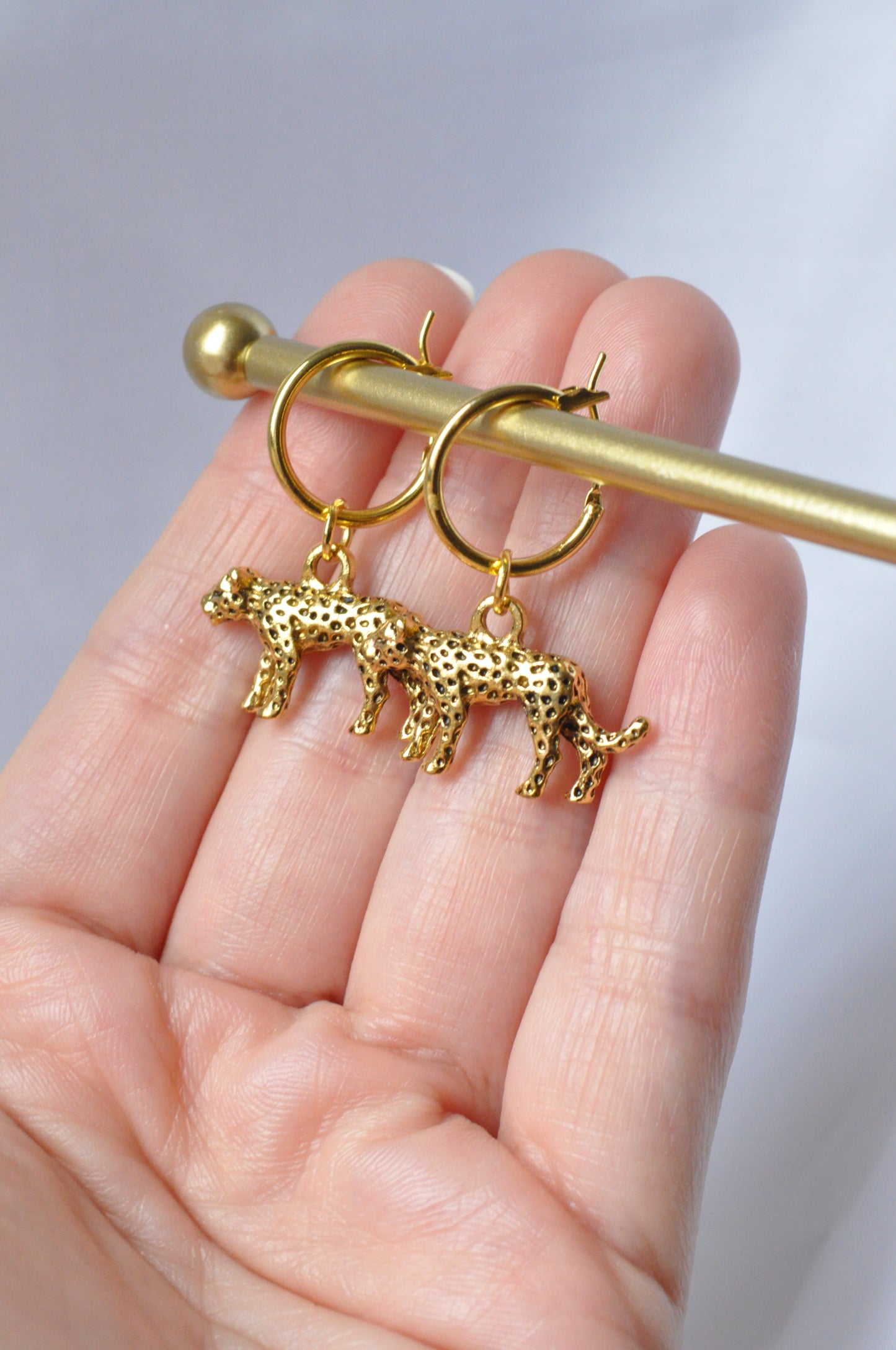 Antique Gold Retro Leopard Dangle Earrings