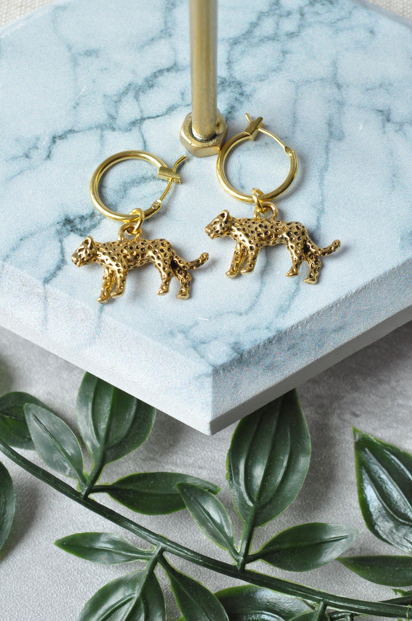 Antique Gold Retro Leopard Dangle Earrings